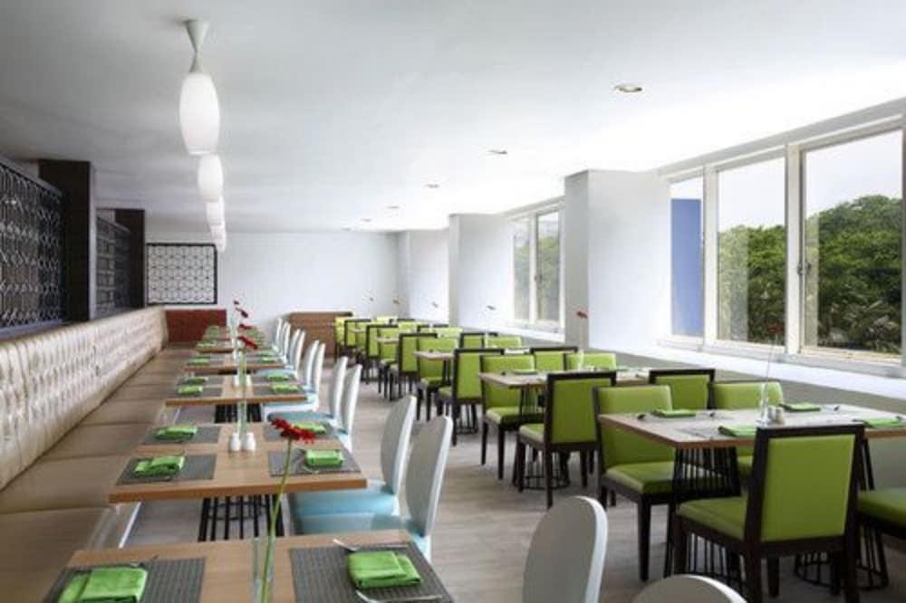 Hotel Santika Kelapa Gading Jakarta Luaran gambar